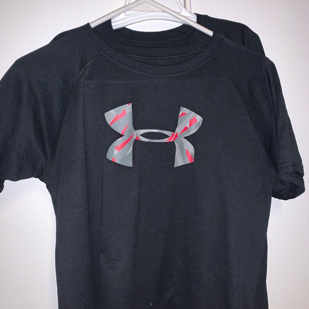Set of 2 Under Armour Shirts Youth Large